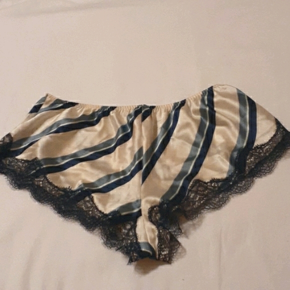 Victoria secret pj shorts - Picture 5 of 5